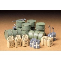 TAMIYA 35186 GERMAN FUEL DRUM SET KIT 1/35 SCALE