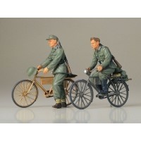 TAMIYA 35240 1/35 GERMAN SOLDIERS WITH BICYCLES KIT