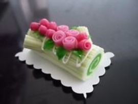 CAKE ROLL LIME/ROSES TOPPING