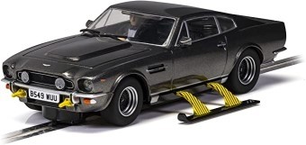 SCALEXTRIC C4239 JAMES BOND ASTON MARTIN V8