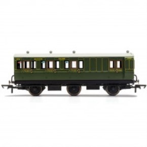 HORNBY R40134 SR 6 WHEEL 3RD CLASS COACH W/LIGHTS