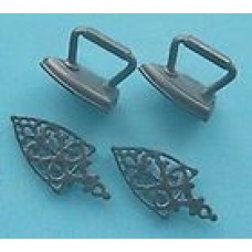 IRON AND TRIVETS SET
